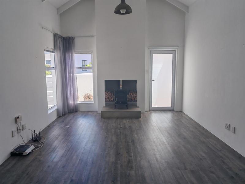 2 Bedroom Property for Sale in Sandbaai Western Cape